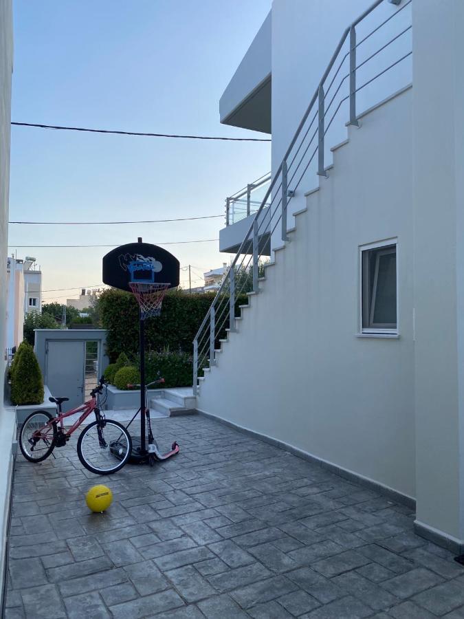 Airport Tk Luxury Home Loútsa Exterior foto