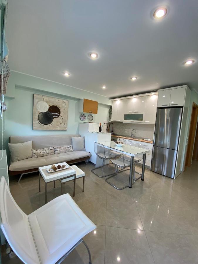 Airport Tk Luxury Home Loútsa Exterior foto